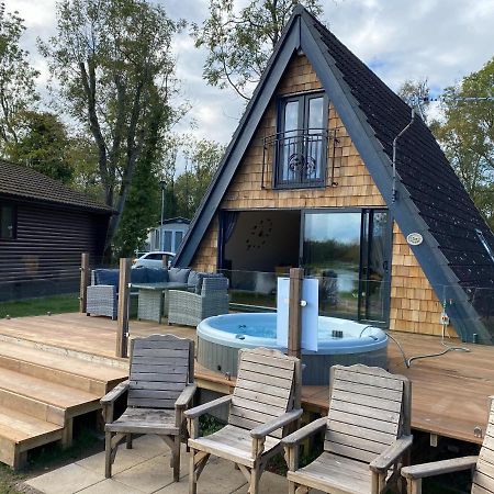 Widgeon Bespoke Cabin Is Lakeside With Private Fishing Peg, Hot Tub Situated At Tattershall Lakes Country Park Eksteriør billede