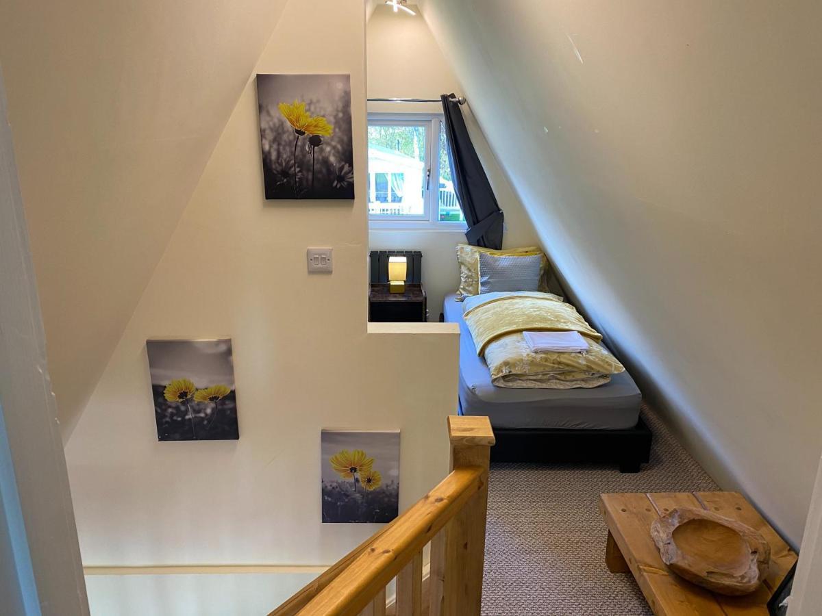 Widgeon Bespoke Cabin Is Lakeside With Private Fishing Peg, Hot Tub Situated At Tattershall Lakes Country Park Eksteriør billede