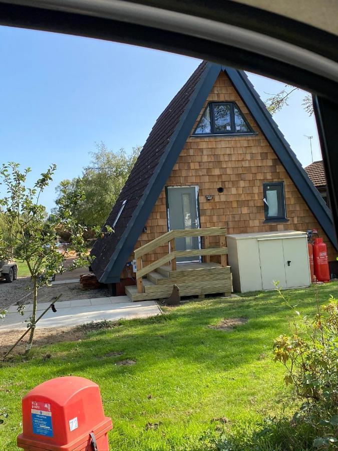 Widgeon Bespoke Cabin Is Lakeside With Private Fishing Peg, Hot Tub Situated At Tattershall Lakes Country Park Eksteriør billede